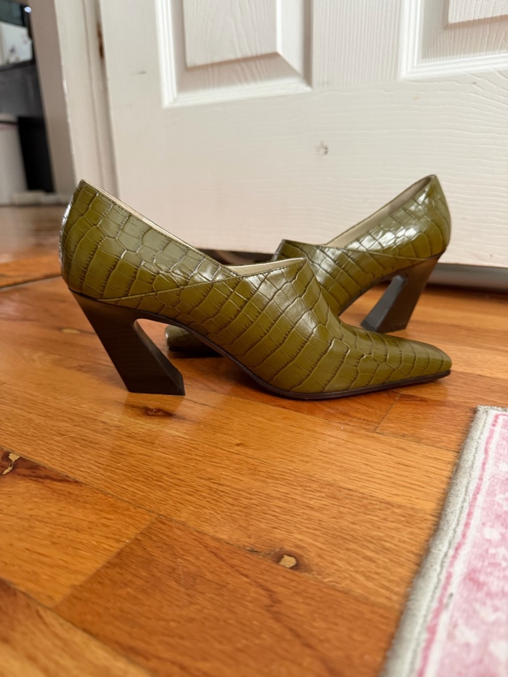 NEW Bottega Veneta Green Lewis Heels sz 37 | $1500 MSRP - Picture 3 of 10